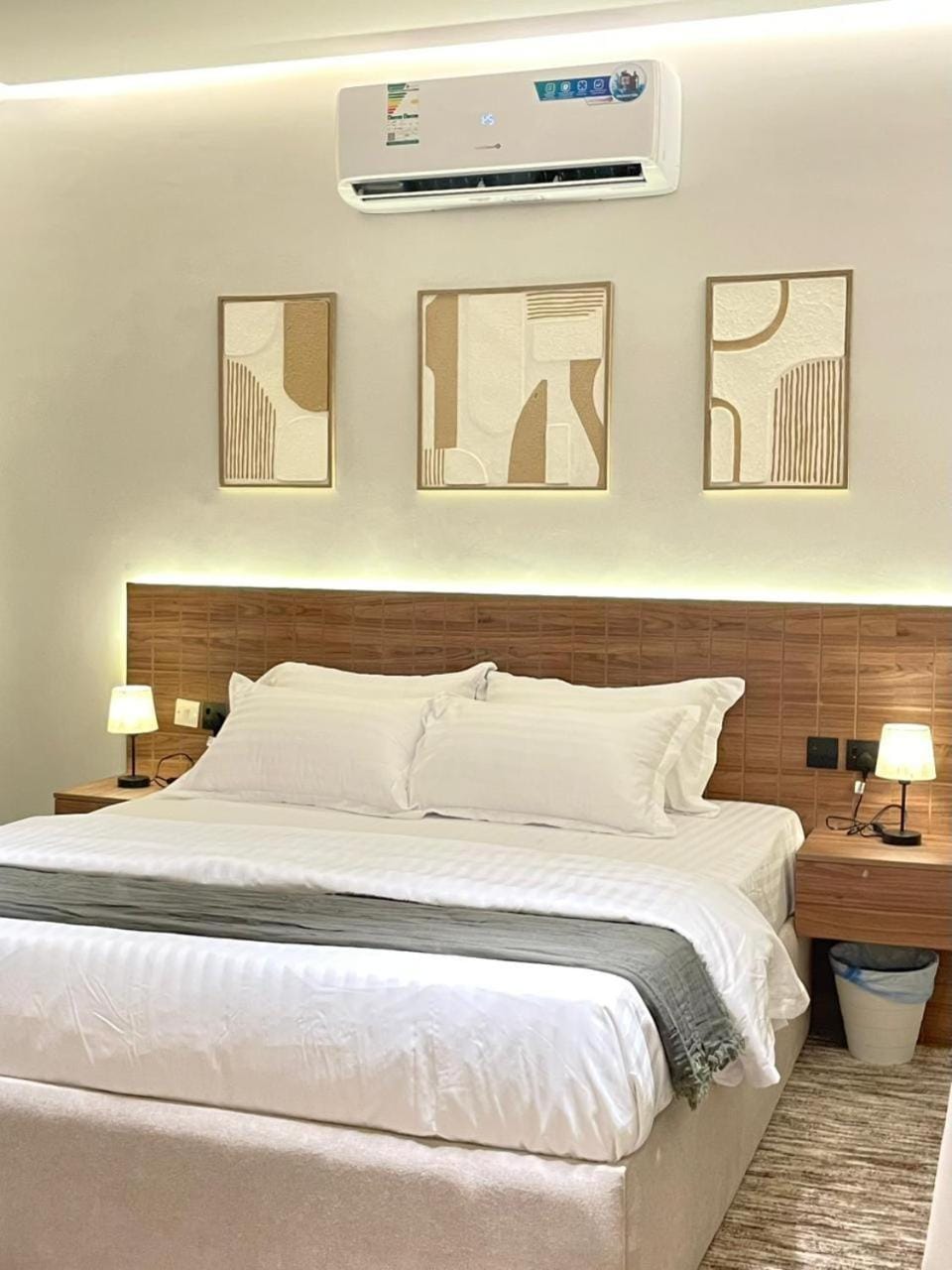 Bed, Photo of the whole room, Bedroom, air conditioner