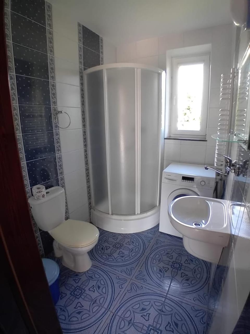 Shower, Toilet, Bathroom, washing machine