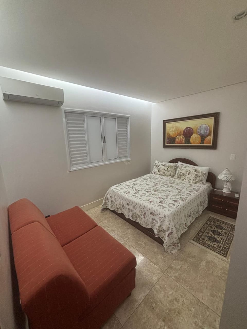 Bed, Living room, Photo of the whole room, Seating area, Bedroom