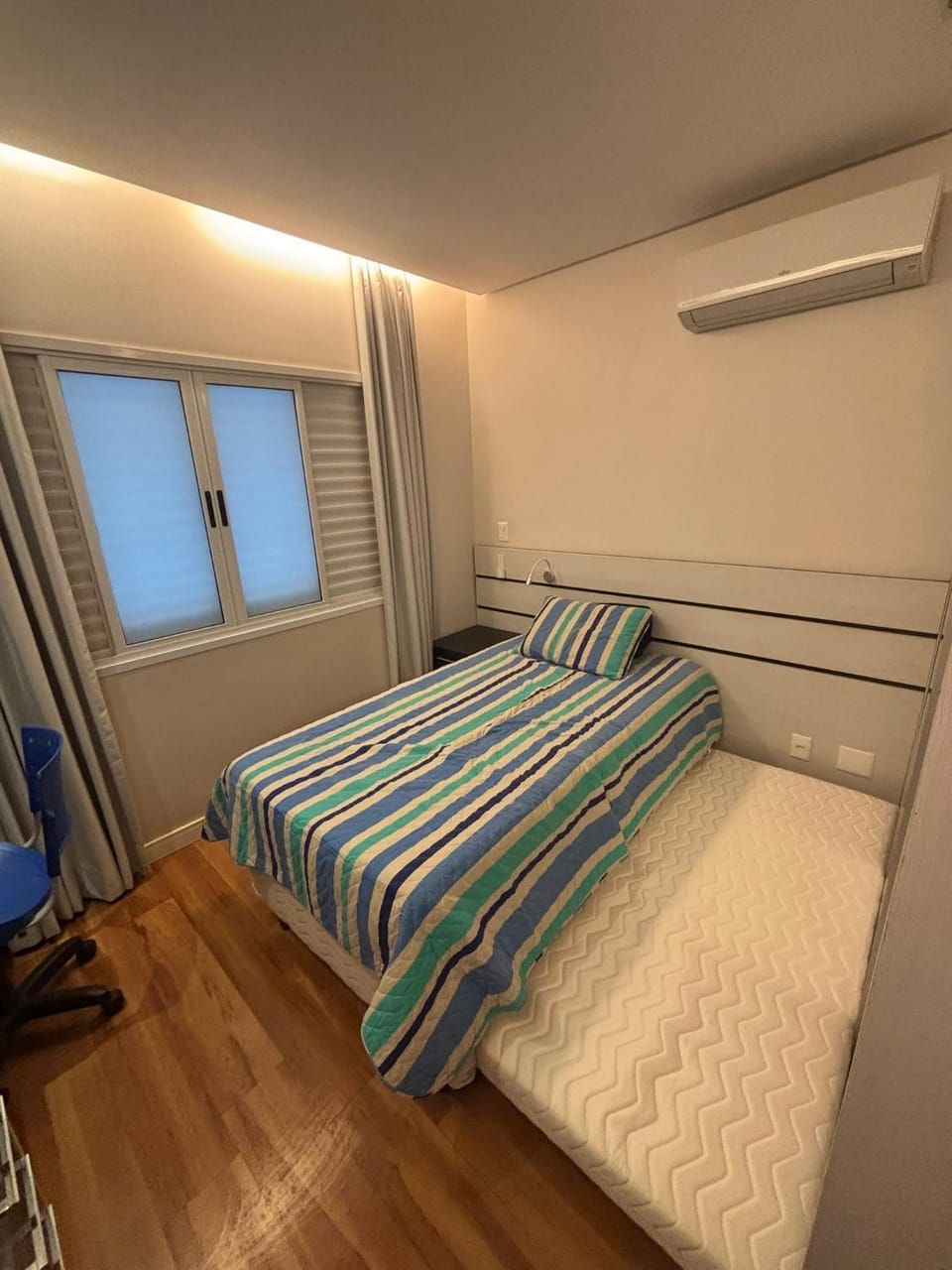 Bed, Photo of the whole room, Bedroom, air conditioner