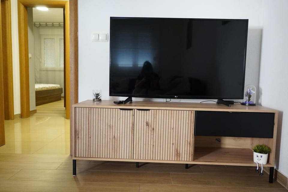 Communal lounge/ TV room, TV and multimedia