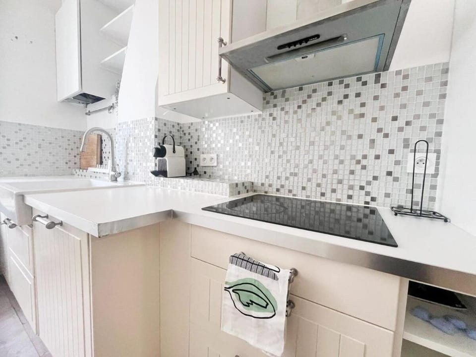 RF108 Spacious 3-room Centre Cannes Apartment in Cannes