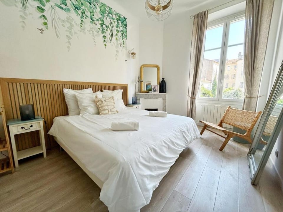 RF108 Spacious 3-room Centre Cannes Apartment in Cannes