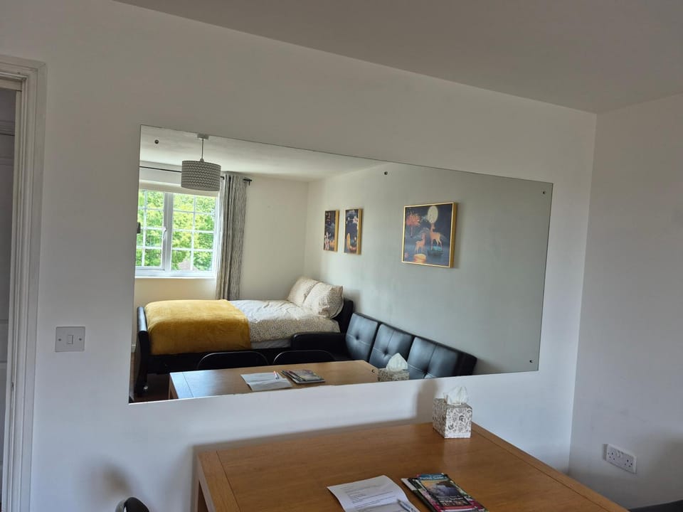 Entire apartment for 2-3 people free parking Apartment in England