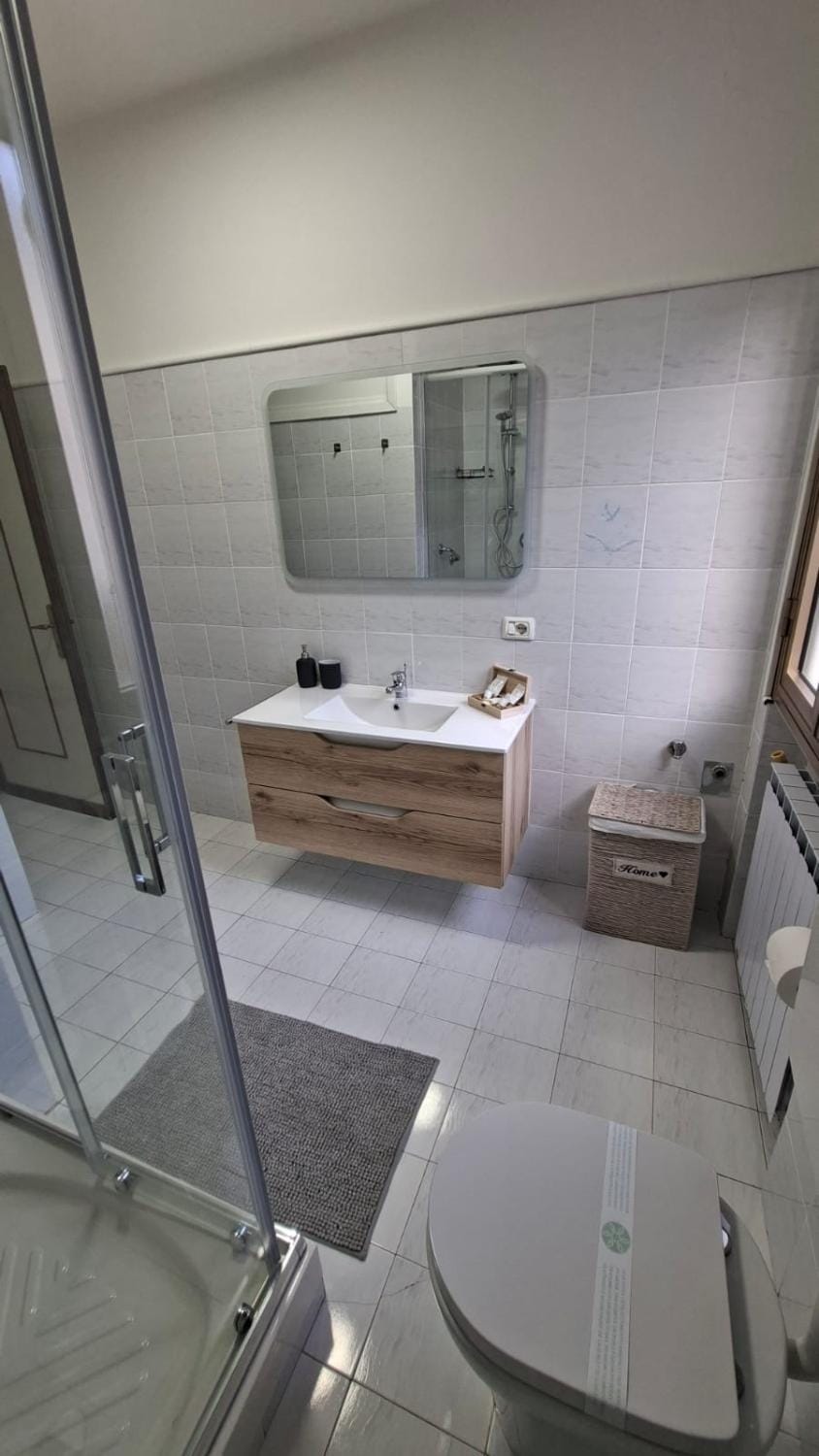 Shower, Bathroom, towels