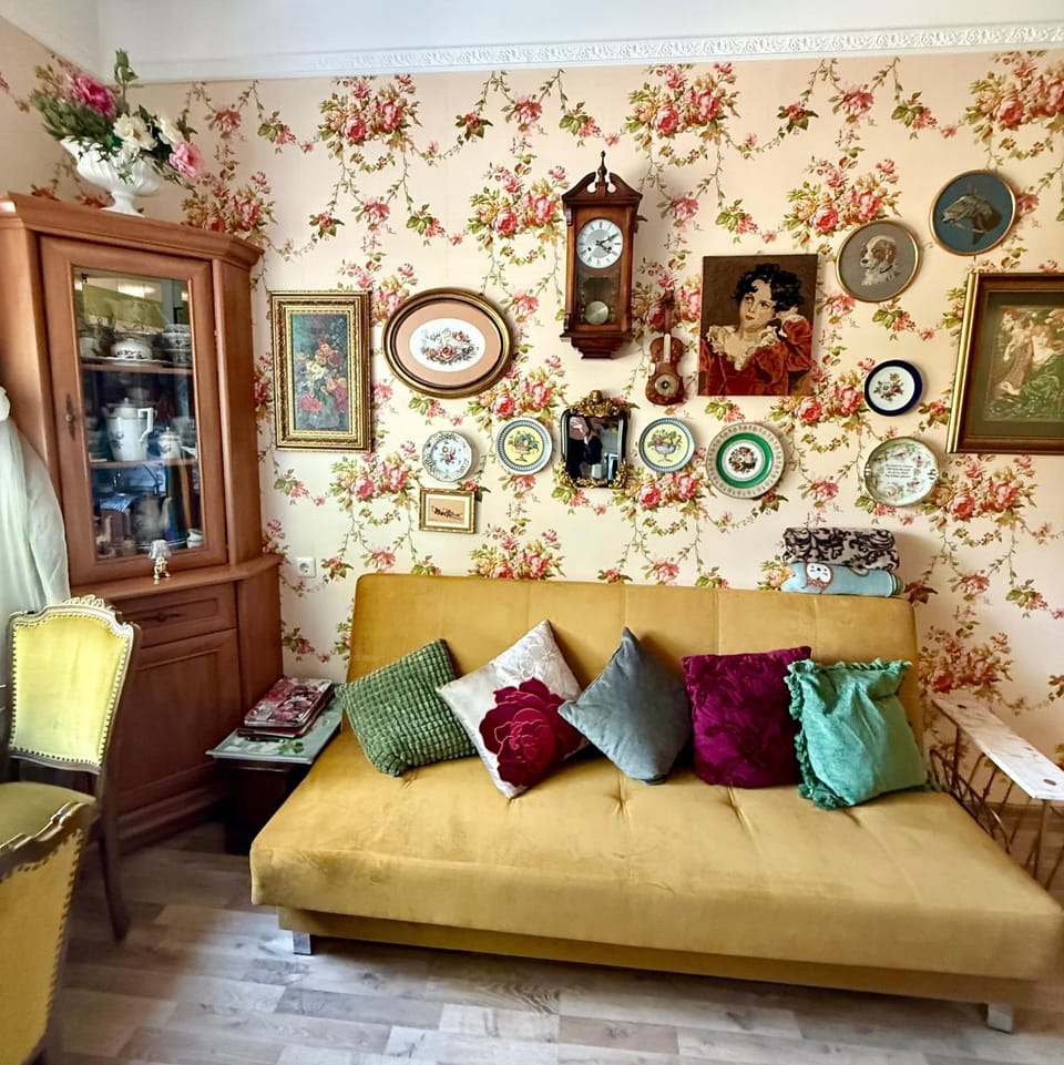 Old Town Riverside Antique Gallery Self Check-In Apartment in Klaipėda