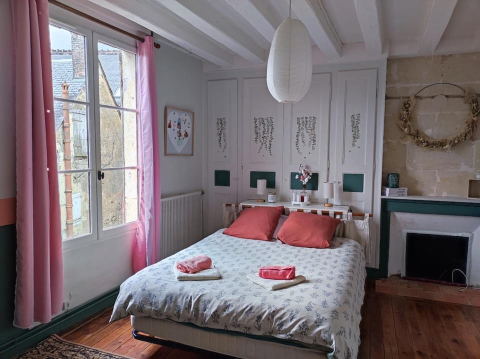 Bed, Photo of the whole room, Bedroom