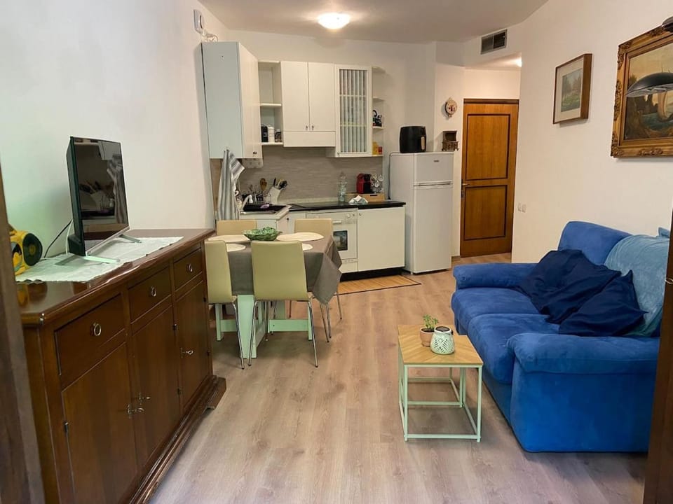 TV and multimedia, Kitchen or kitchenette, Living room, Dining area