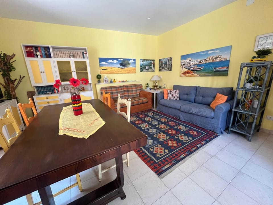 Communal lounge/ TV room, Living room, Seating area