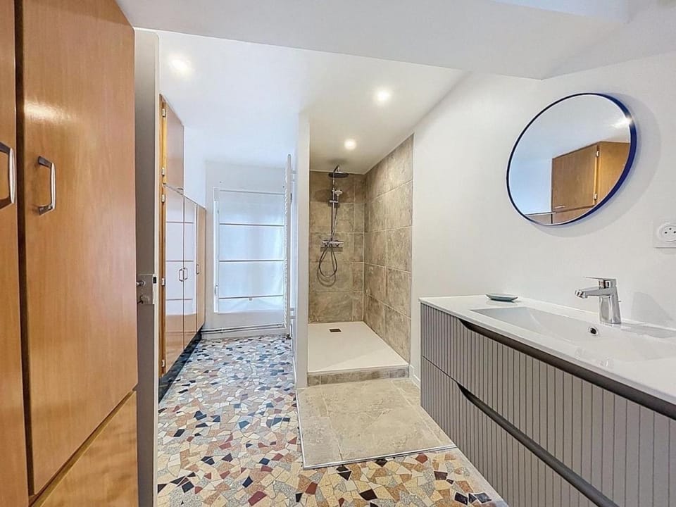 Shower, Bathroom