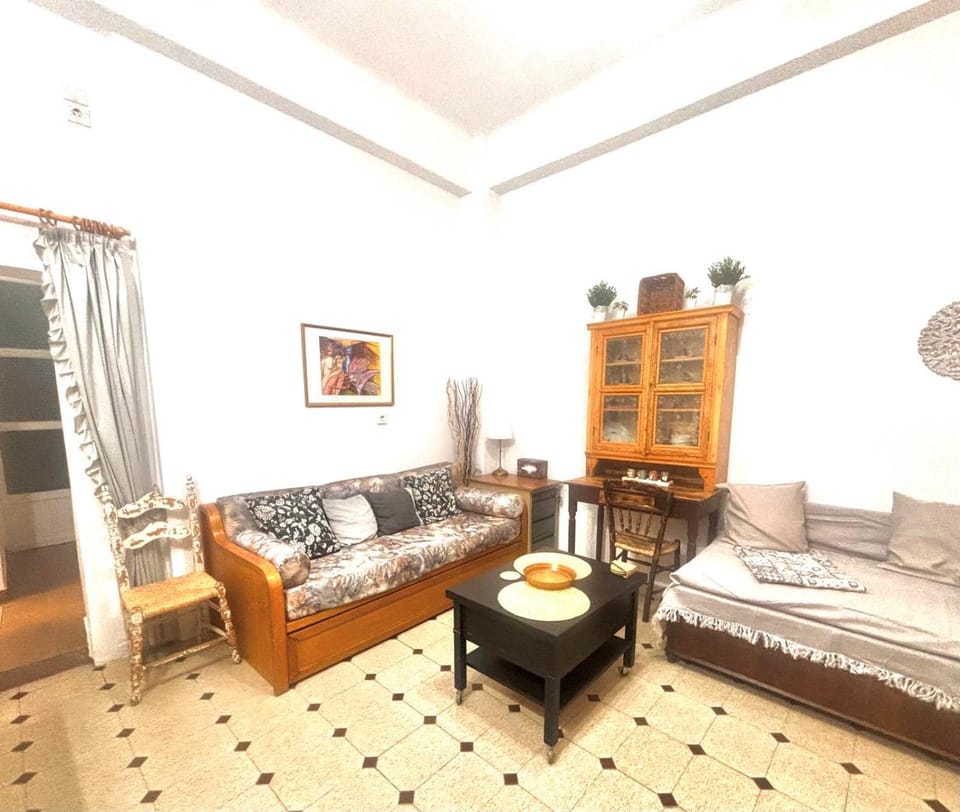 Living room, Photo of the whole room