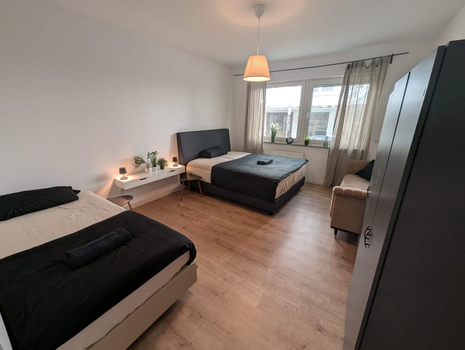 Bed, Photo of the whole room, Seating area, Bedroom