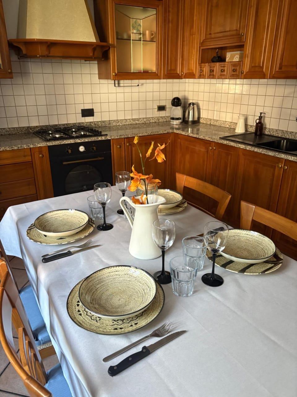 Kitchen or kitchenette, Dining area, stove