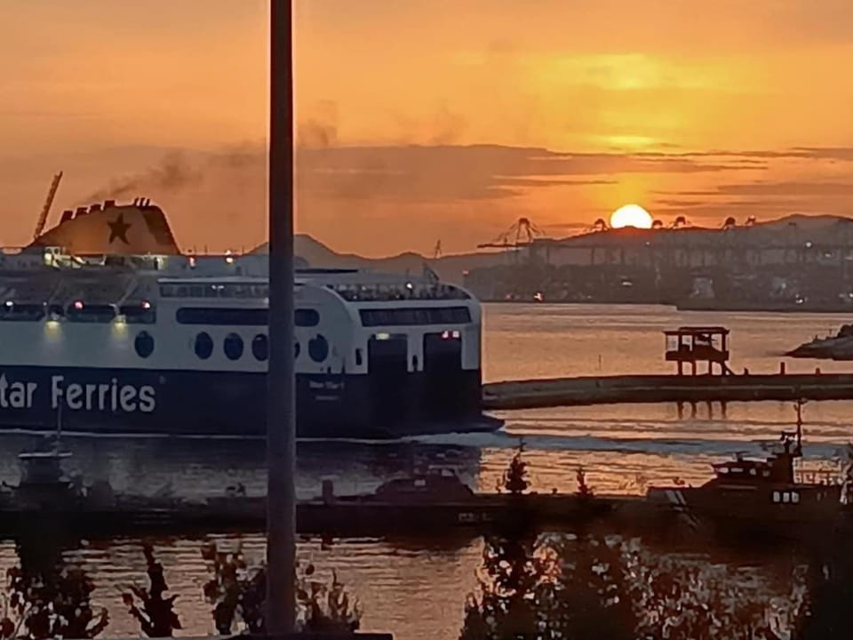 "Naias"seaside residence in the port of Piraeus-entire holiday home Apartment in Pireas