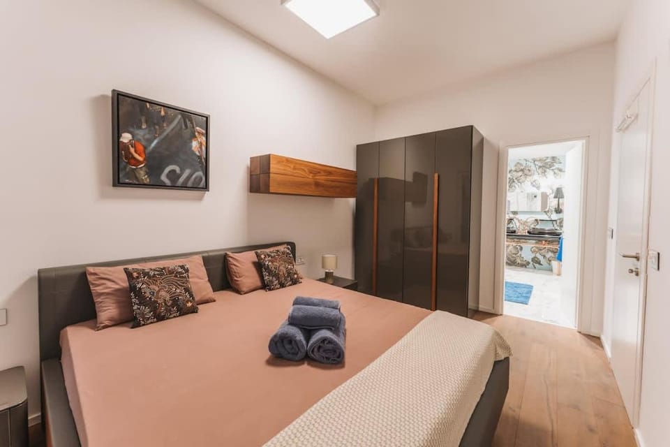 Superior Designer Suite in Prime location Apartment in Saint Julians