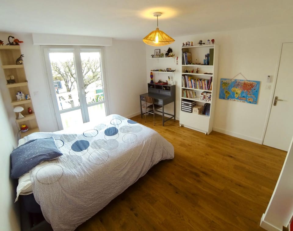 Chambre vue sur jardin proche du pont de l'ile de Ré Vacation rental in La Rochelle
