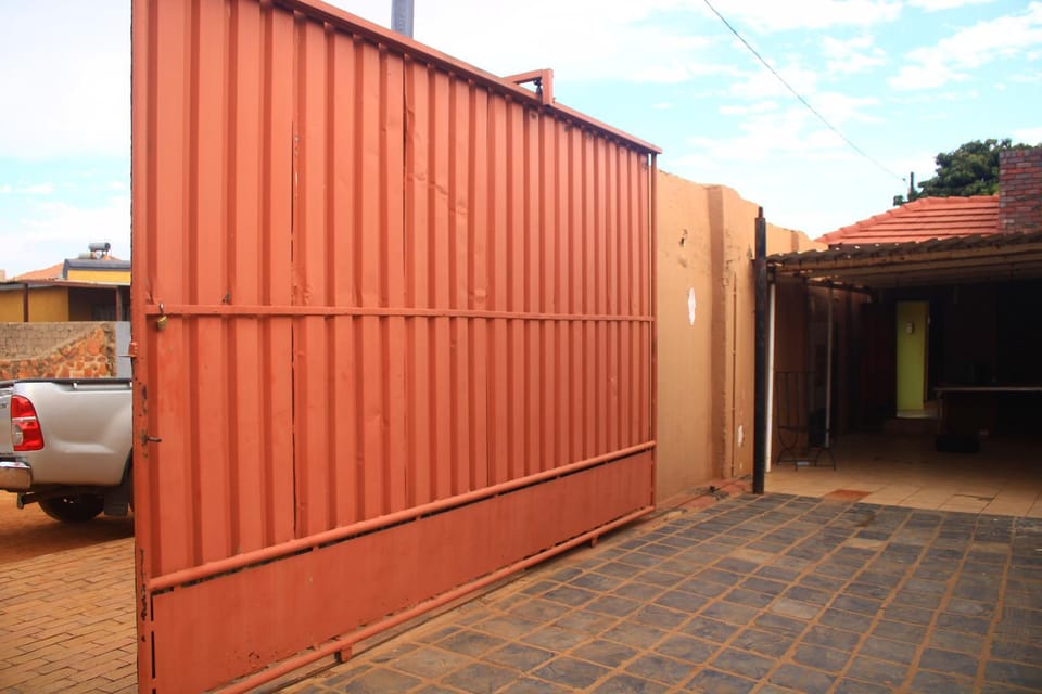 EvehomeStay B&B Bed and Breakfast in Gauteng