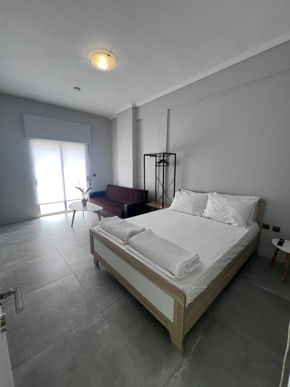 Bed, towels