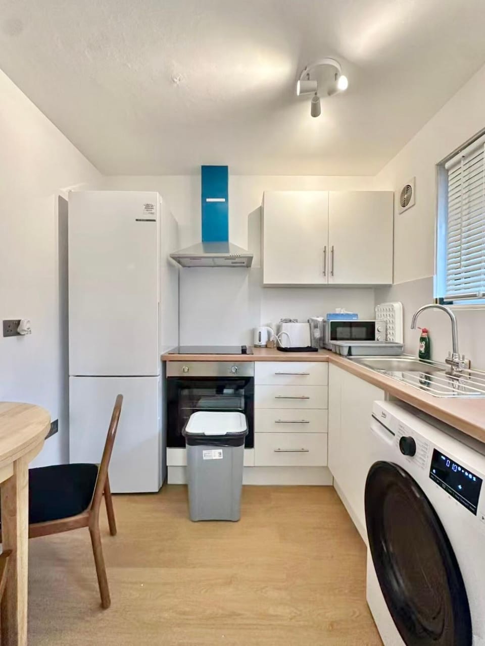 Kitchen or kitchenette, Dining area, oven, toaster, washing machine, dryer