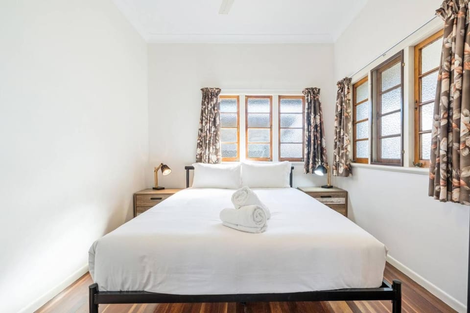 Other, Photo of the whole room, Bedroom, towels