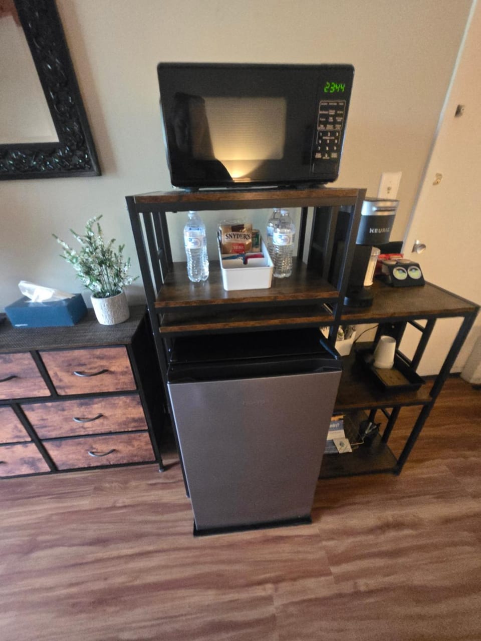 Cedar Lodge Room-Private Balcony Close to Weirs! Apartment in Laconia