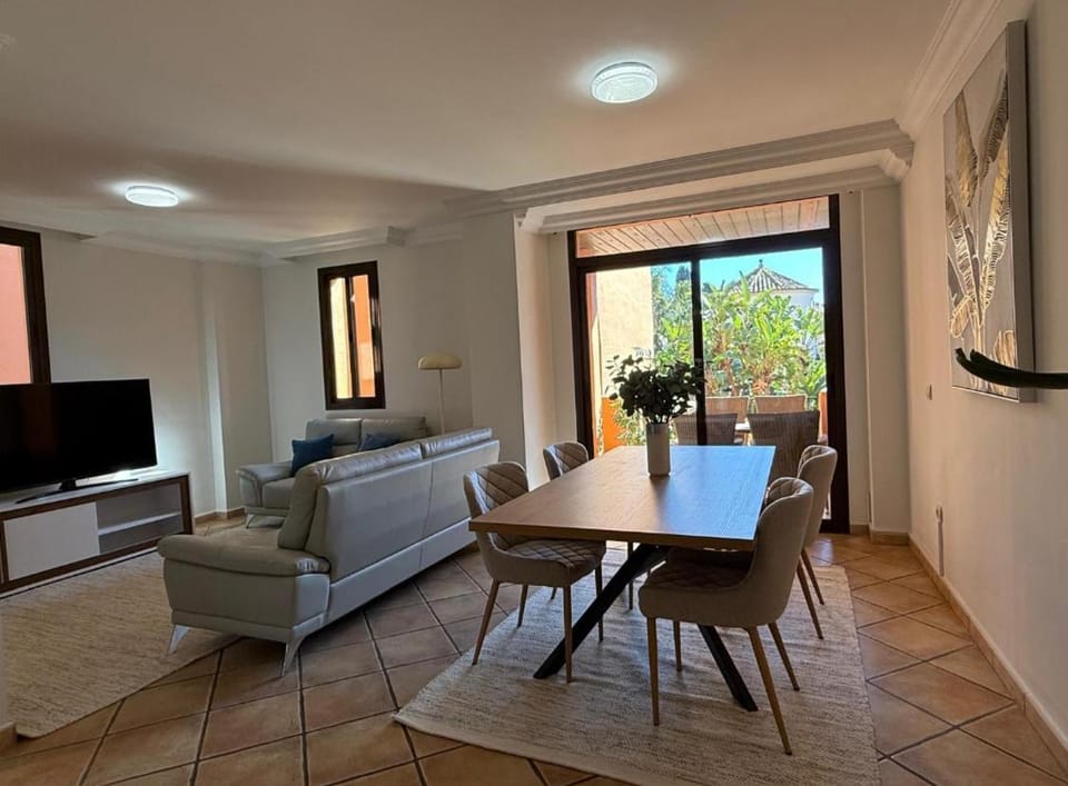 Elegant Suite Near Sea and Port Banus Vacation rental in Costa del Sol