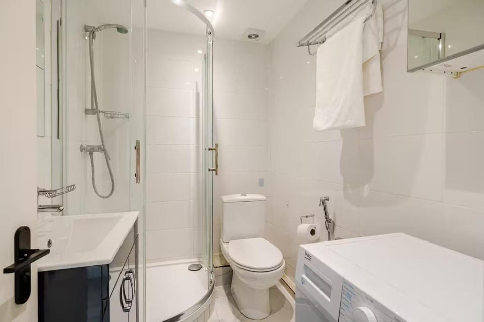 Shower, Toilet, Bathroom, washing machine, dryer