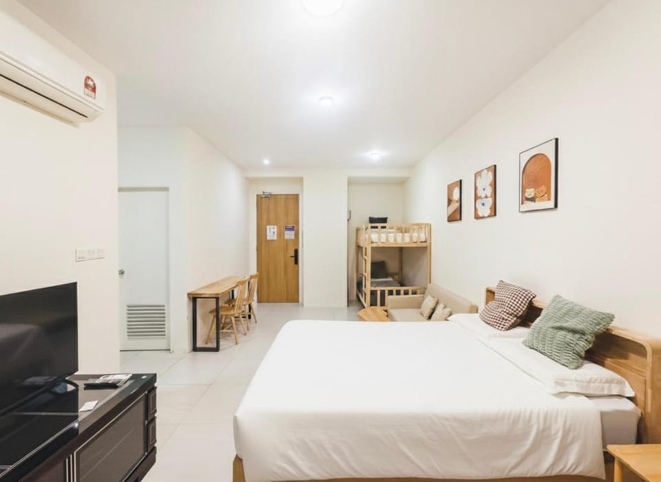 Riverine Diamond 7 RDB Studio CK - Free 1 Parking, Netflix & Cozy Retreat Couples, Families Apartment in Kuching