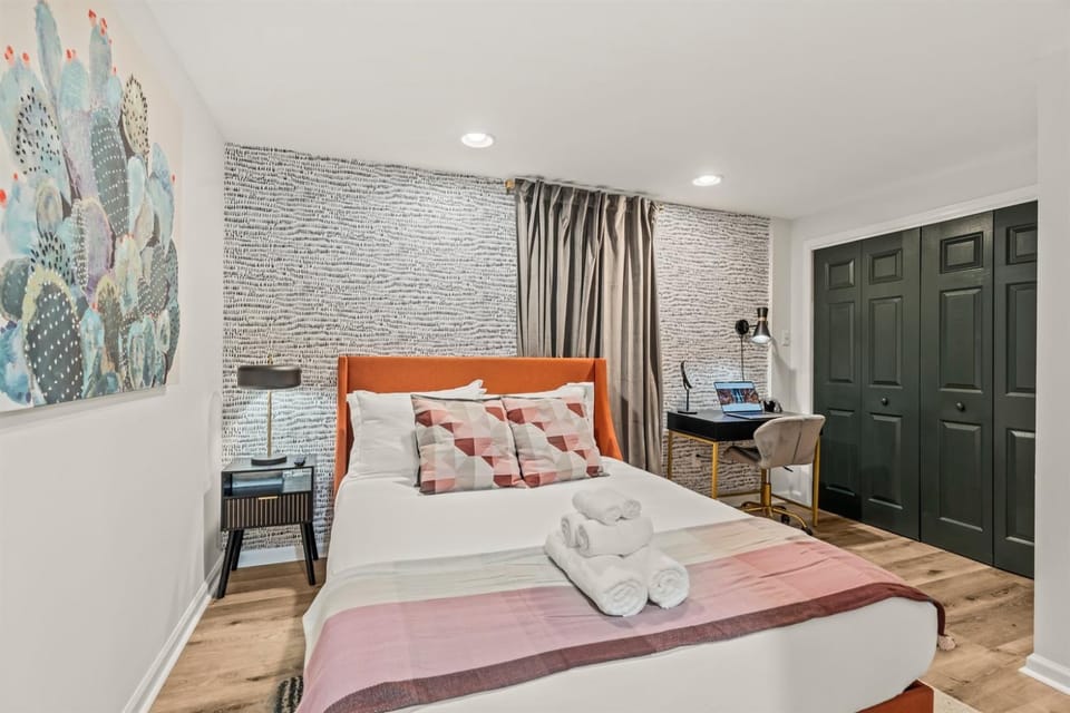 Old City Parking Close 2 Sites Mins to Stadiums Apartment in Philadelphia