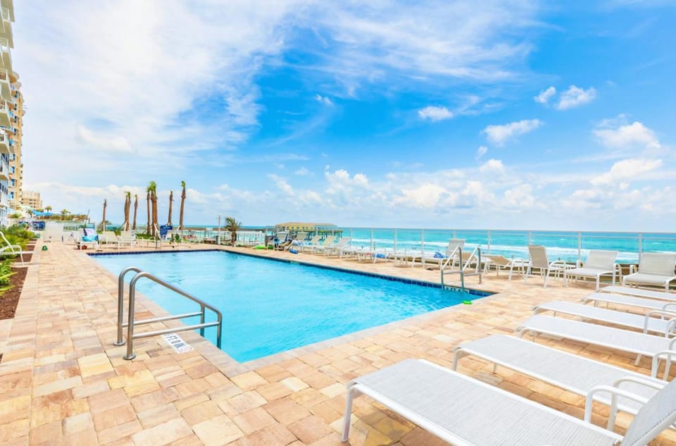 Beachview Luxury Sunrise Sunset Views Apartment in Daytona Beach Shores