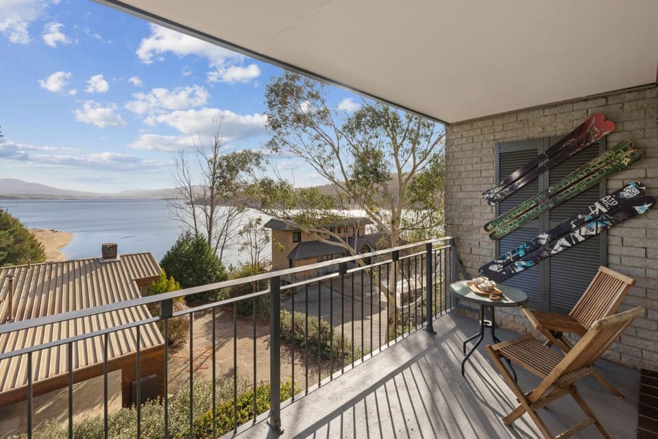 Balcony/Terrace, Lake view, Mountain view