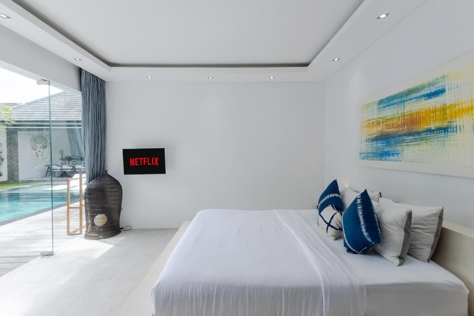 Bed, TV and multimedia