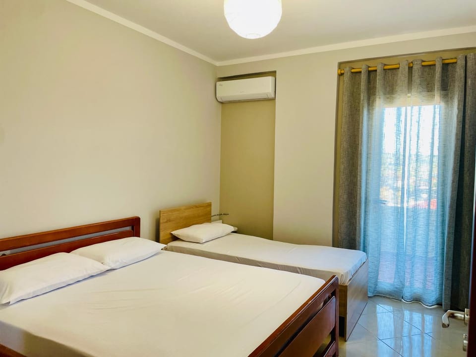 Bed, Photo of the whole room, Bedroom, air conditioner