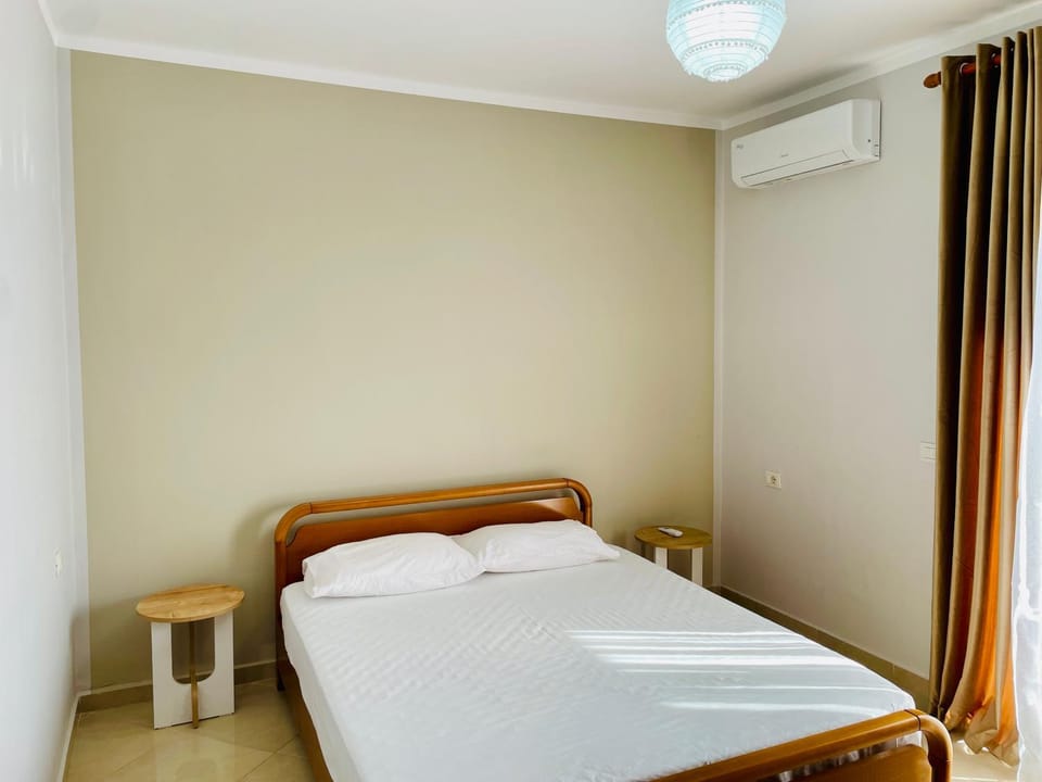 Bed, Photo of the whole room, Bedroom, air conditioner