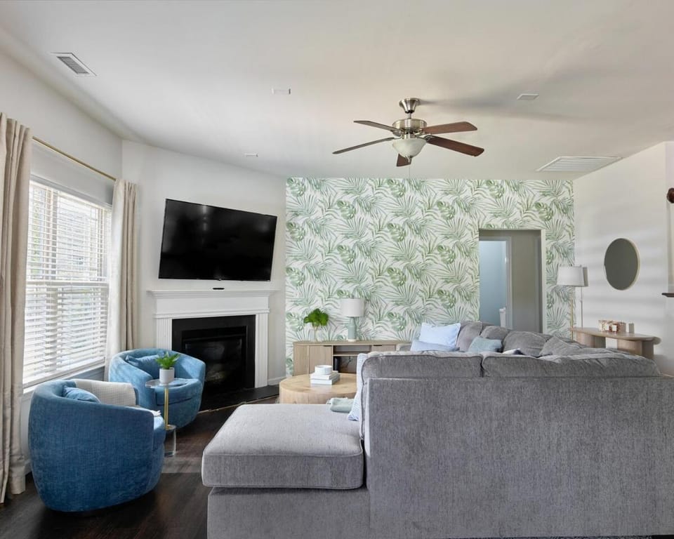 TV and multimedia, Living room, fireplace