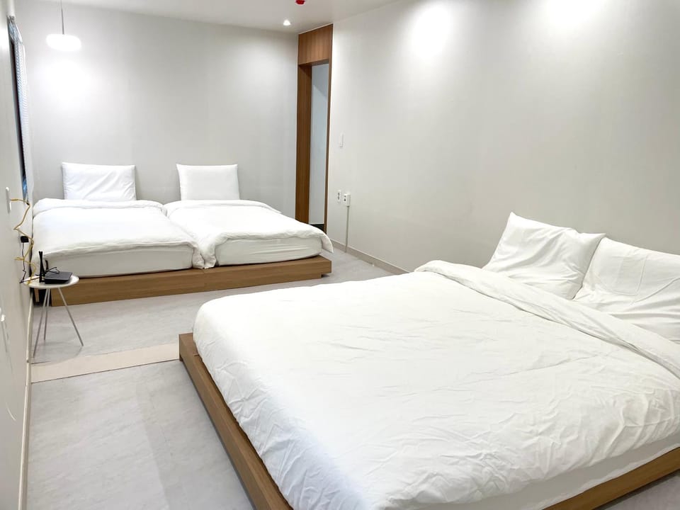 Bed, Bedroom, Family, Family, towels
