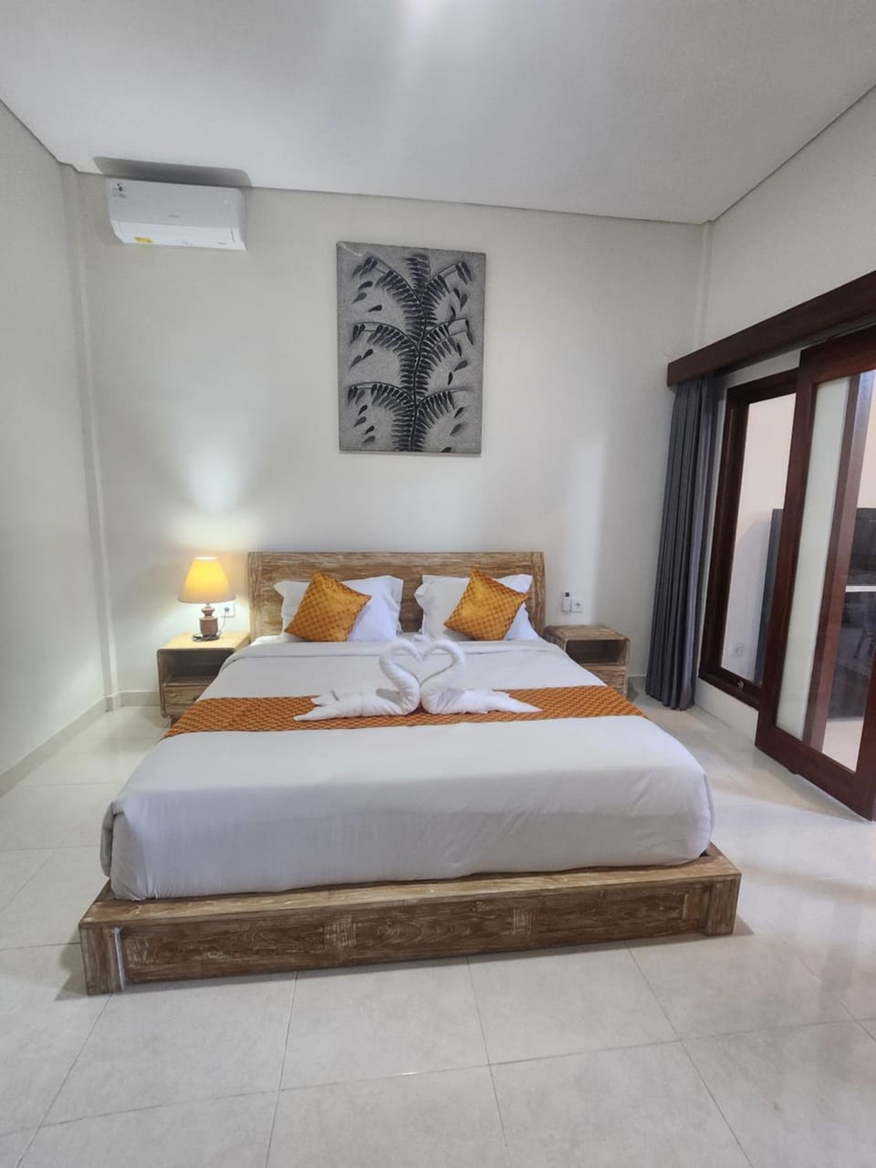 Bed, Photo of the whole room, Bedroom, air conditioner