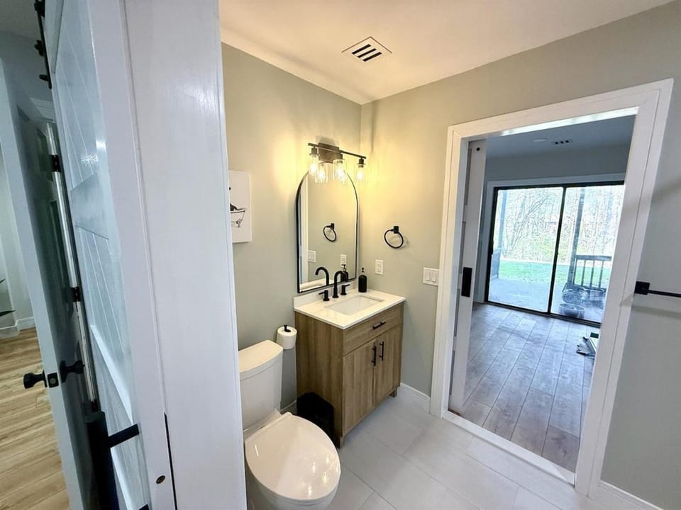 The Canopy 4BR Forest Escape Spa, Sip, and Unwind House in Vernon Township