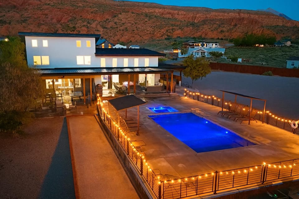Exclusive Retreats Desert Panorama with Private Pool, Hot Tub, Bocce Court House in Spanish Valley