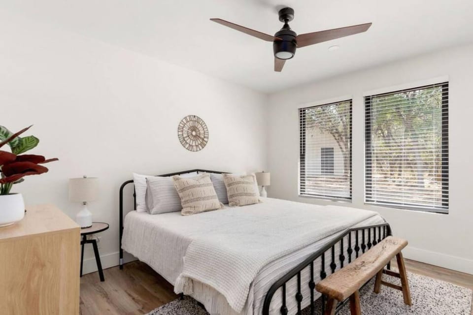 Casita 5 minutes from Gruene Hall and King Bed House in New Braunfels
