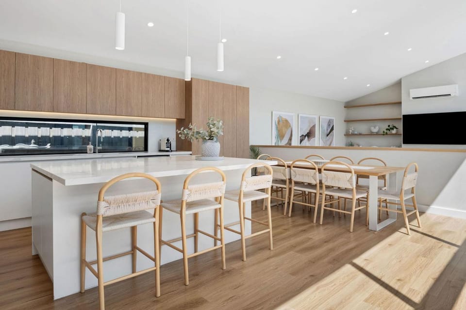 Spectacular Blairgowrie Family Entertainer with Pool House in Melbourne Road
