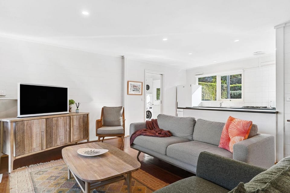 Bay Beauty on Sunset Strip House in Melbourne Road