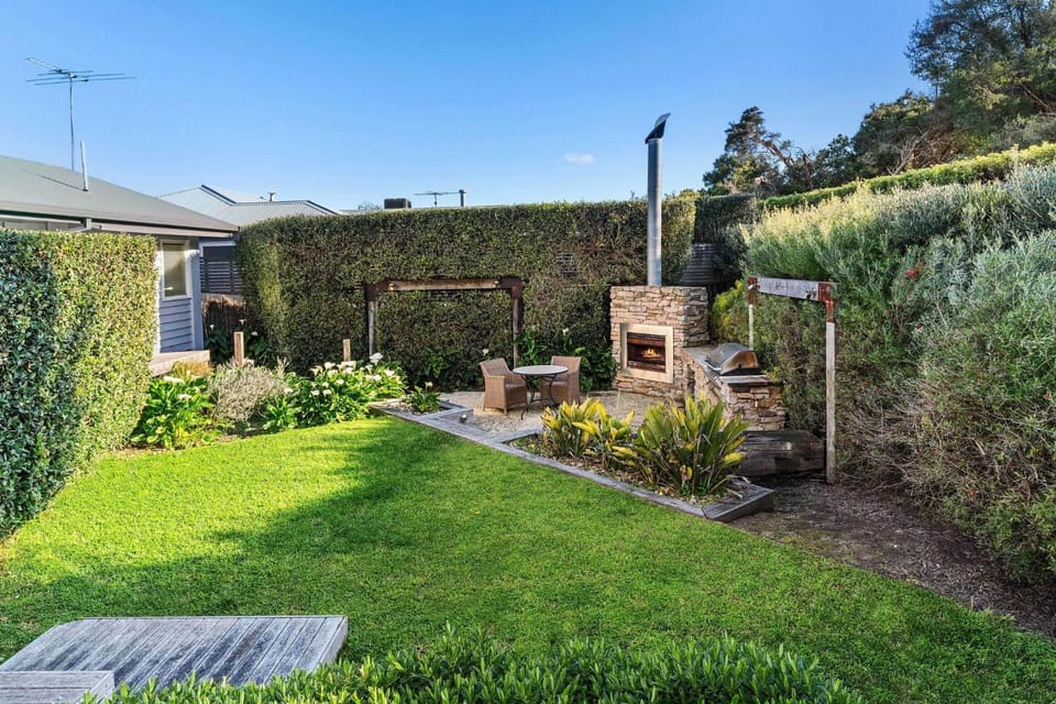 Bay Beauty on Sunset Strip House in Melbourne Road