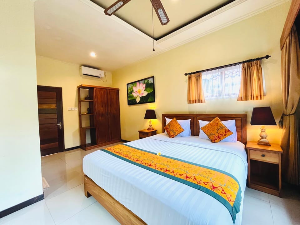 Photo of the whole room, Bedroom, wardrobe, air conditioner