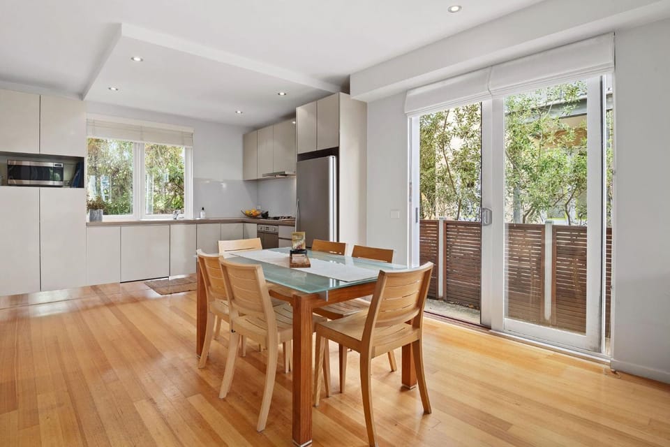 Koonya Courtyard Apartment in Melbourne Road