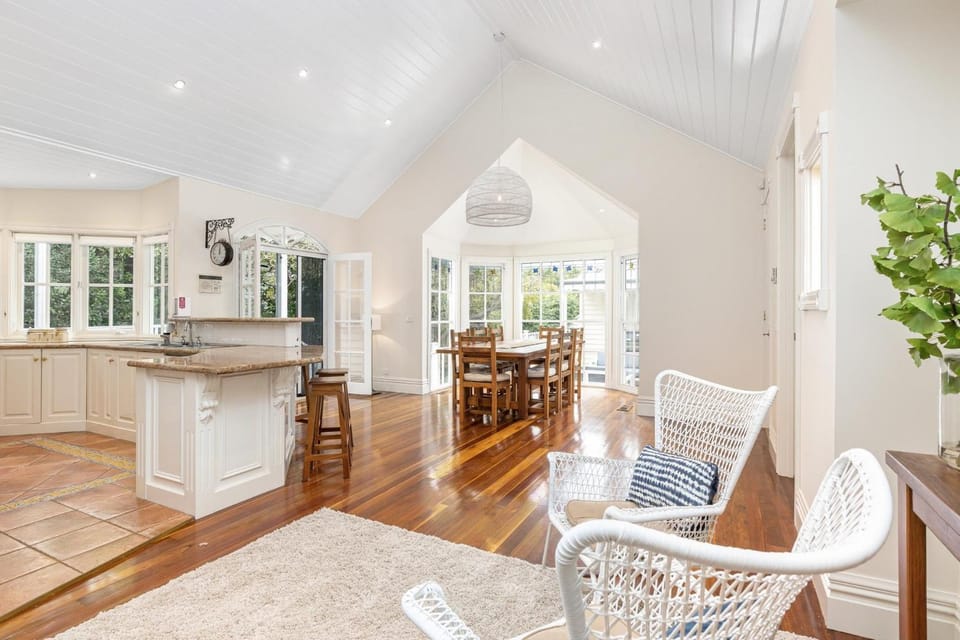 Monterey Escape - 200m to Sorrento bay beach House in Melbourne Road