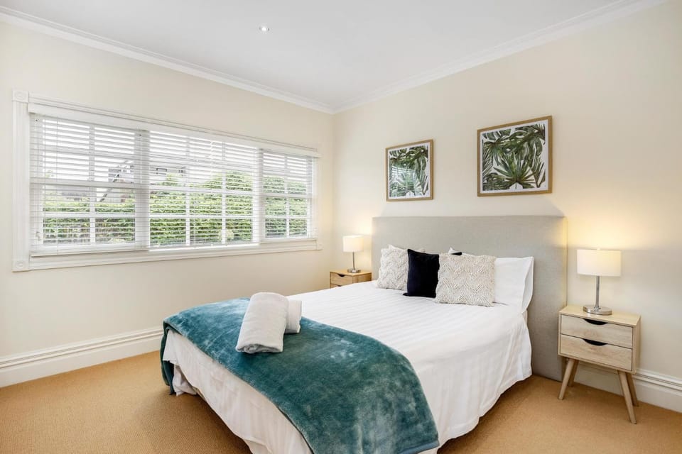 Monterey Escape - 200m to Sorrento bay beach House in Melbourne Road