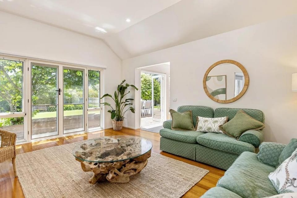 Sundrenched Family Oasis House in Portsea