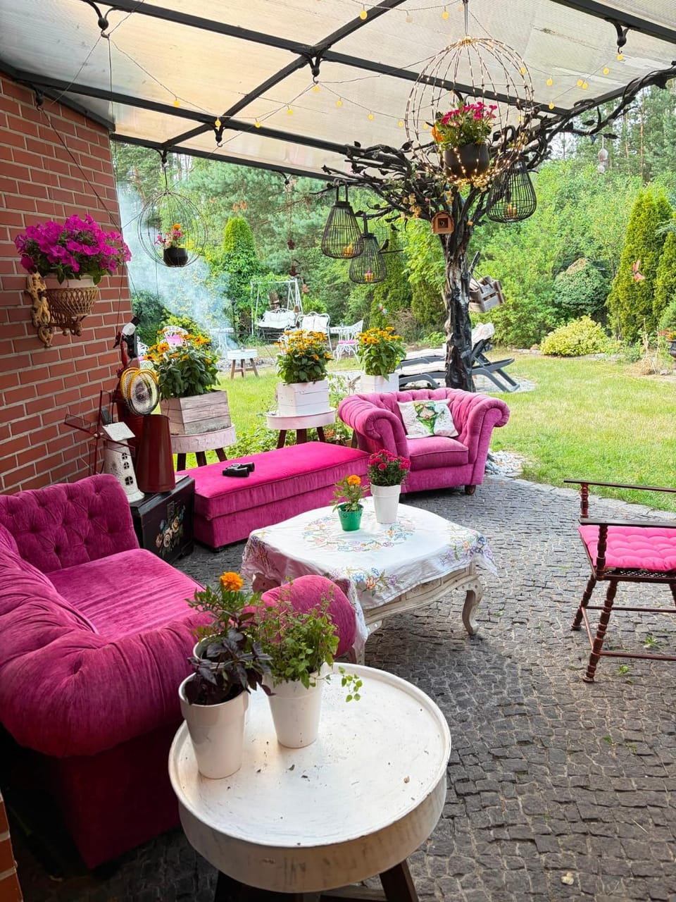 Property building, Patio, Spring, Day, Garden, Seating area, Garden view