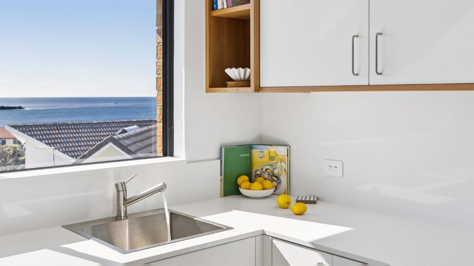 Natural landscape, Coffee/tea facilities, Kitchen or kitchenette, Sea view